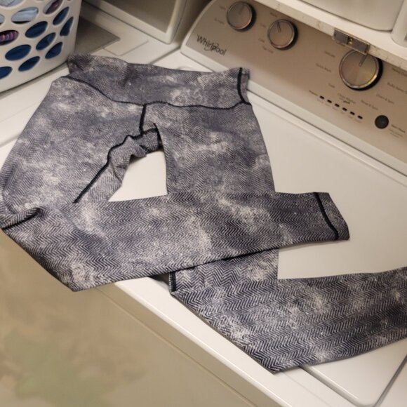 Lululemon leggings - Picture 3 of 8